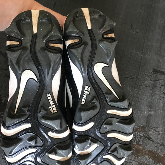 Youth baseball cleats size 6 - Picture 3 of 3